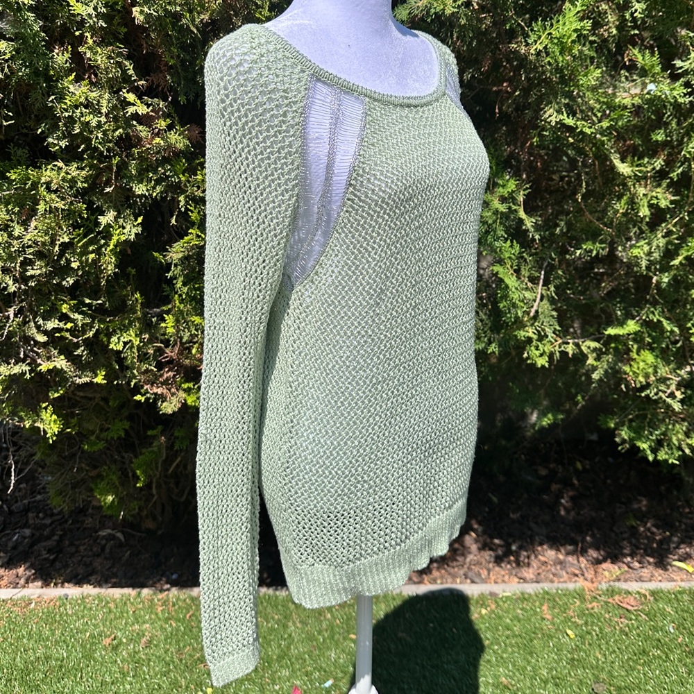 NWT Jennifer Lopez Green Long Sleeve Crew Neck with Open Shoulder Silhouette Med - Picture 3 of 5